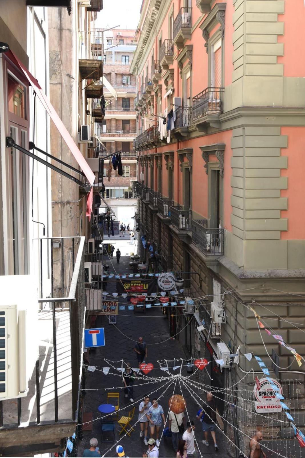 Incoming Quartieri Spagnoli Napoli Eksteriør bilde